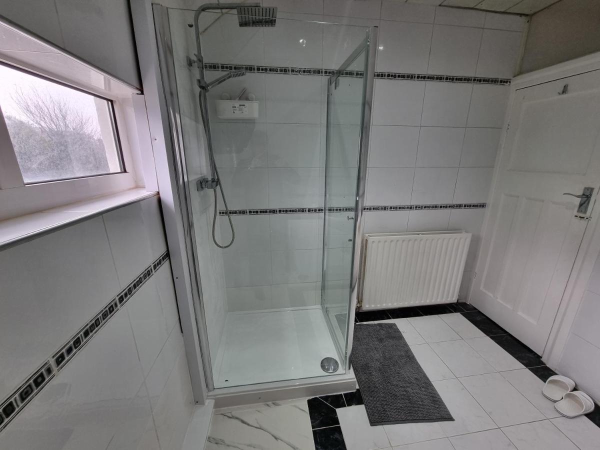 Luxury Double Bed With Private Bathroom, Netflix, Work Space And Wifi Leeds  Ngoại thất bức ảnh