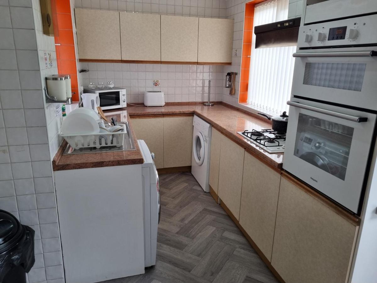 Luxury Double Bed With Private Bathroom, Netflix, Work Space And Wifi Leeds  Ngoại thất bức ảnh