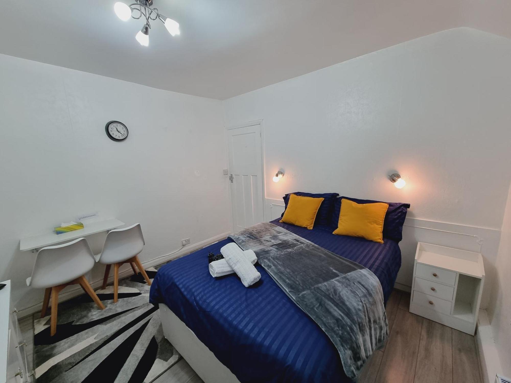Luxury Double Bed With Private Bathroom, Netflix, Work Space And Wifi Leeds  Ngoại thất bức ảnh