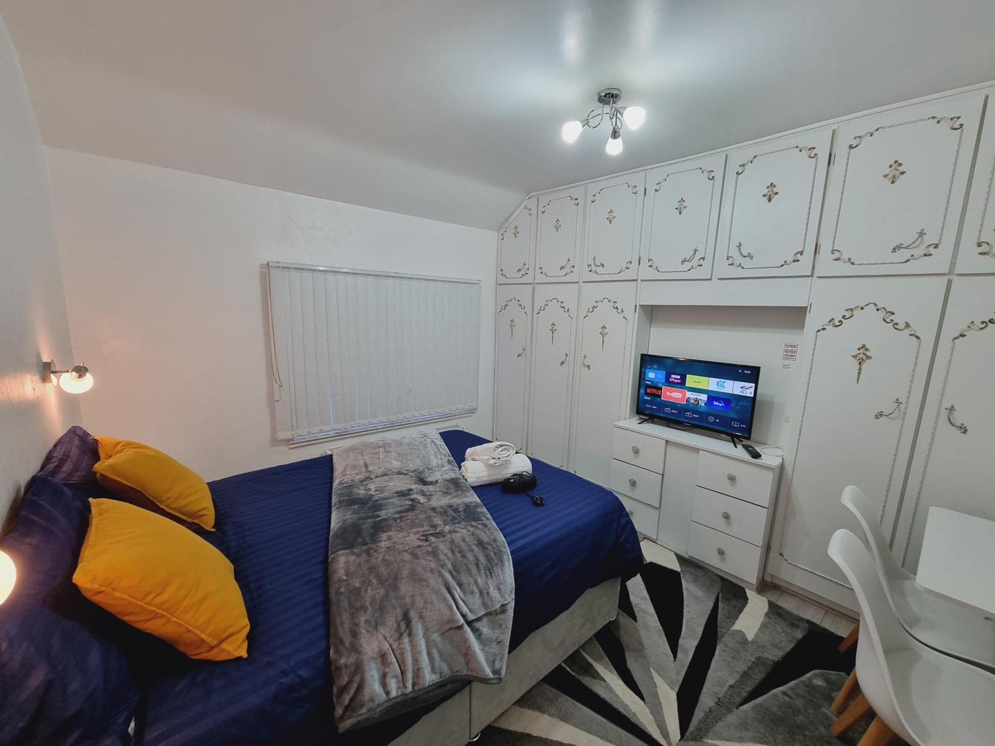 Luxury Double Bed With Private Bathroom, Netflix, Work Space And Wifi Leeds  Ngoại thất bức ảnh
